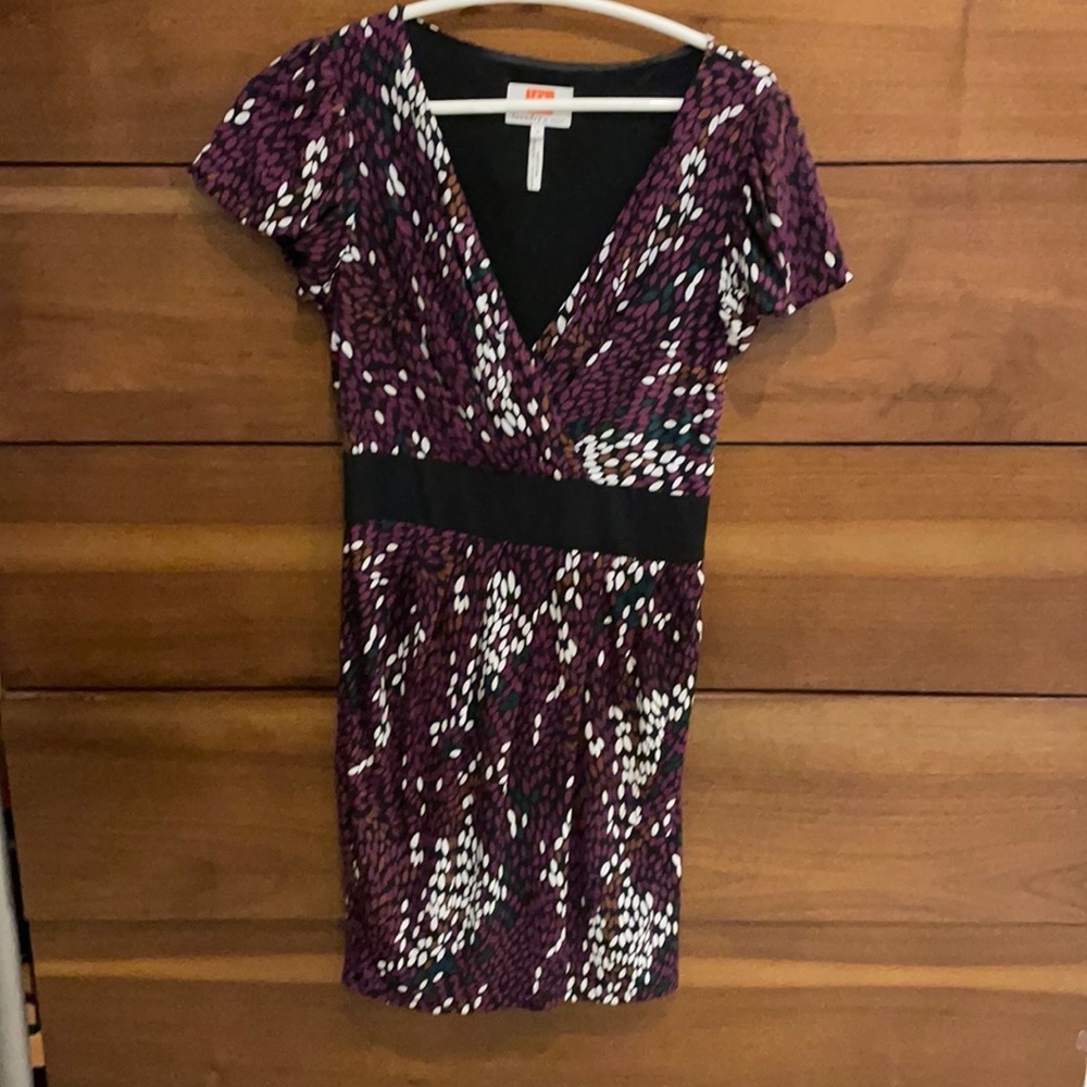 Woman’s short sleeve pattern dress